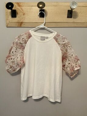 Zero Degrees Celsius Cream Top With Floral Eyelet Sleeves, Women’s Small